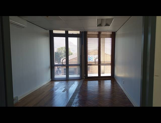 220M² OFFICE TO LET IN NDABENI